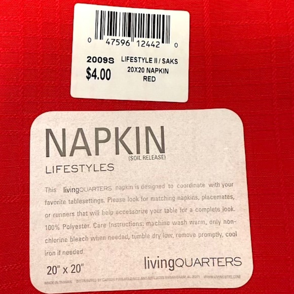 17 Piece Linen Set (Retail $103) - 1 Tablecloth, 8 Napkins, &  8 Rings - Picture 11 of 11